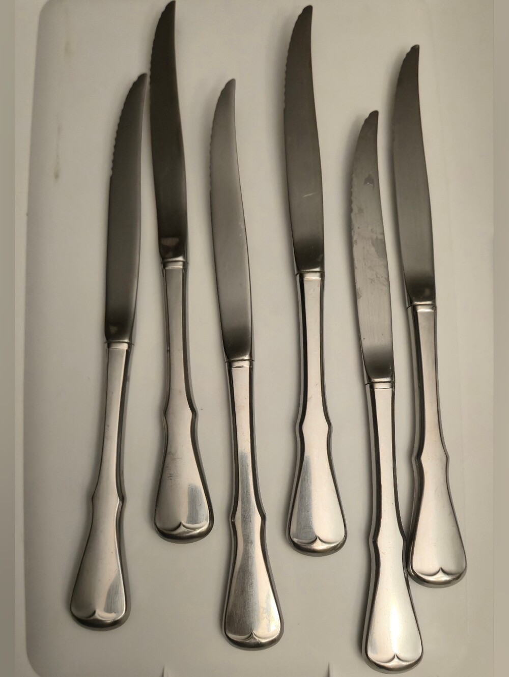 Oneida Patrick Henry Steak Knives Set of 6 Stainless Flatware Serrated